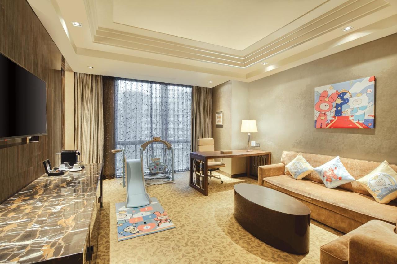 Crowne Plaza Chaoyang U-town By Ihg - Within 30 Minutes To Forbidden By Metro Hotel 5*