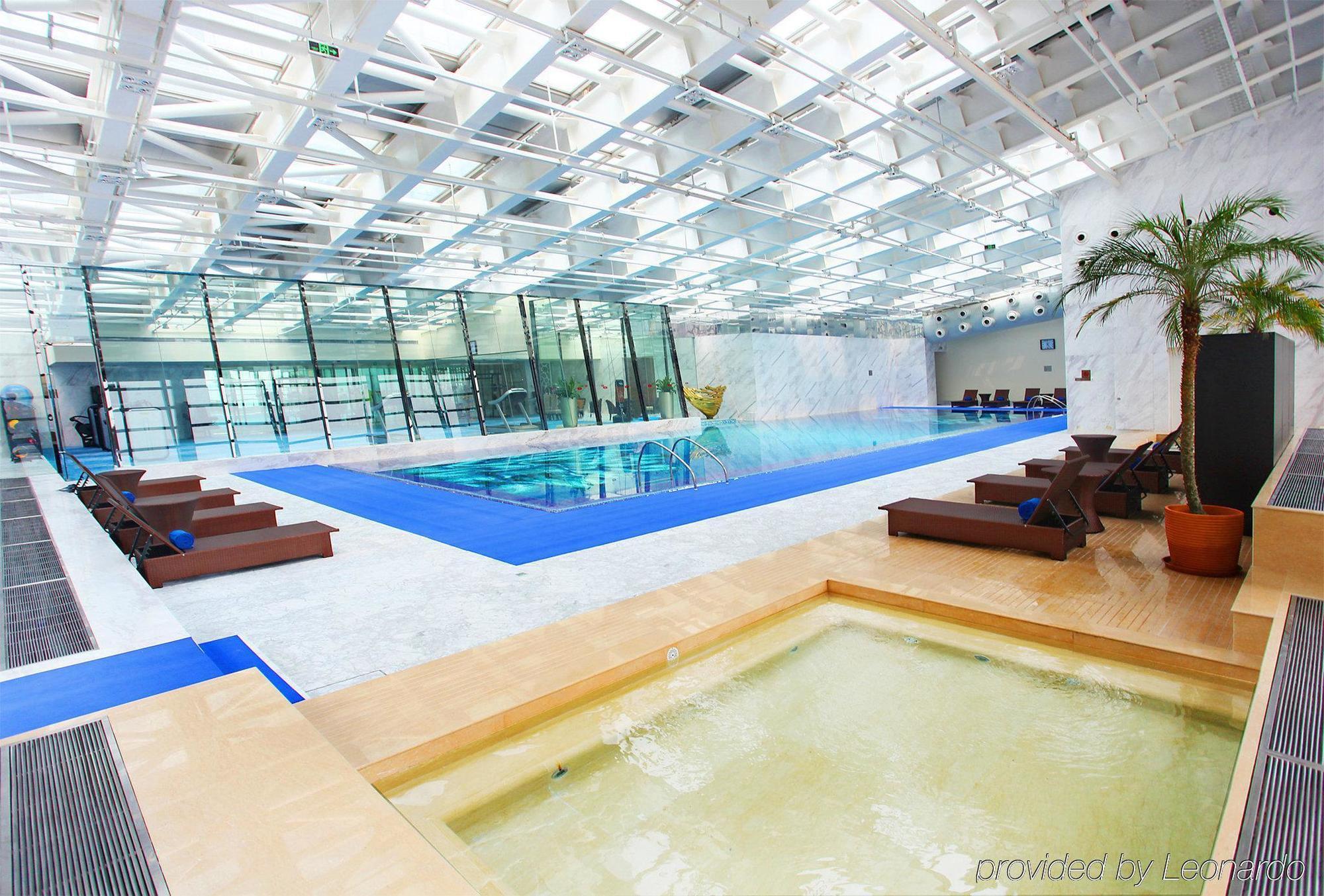 Crowne Plaza Chaoyang U-town By Ihg - Within 30 Minutes To Forbidden By Metro 5*